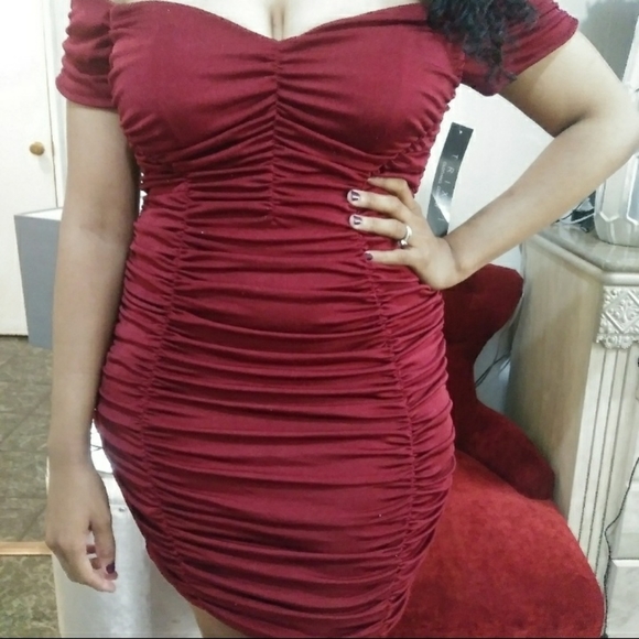 NWT Trixxi off the shoulder ruched dress - Picture 3 of 3